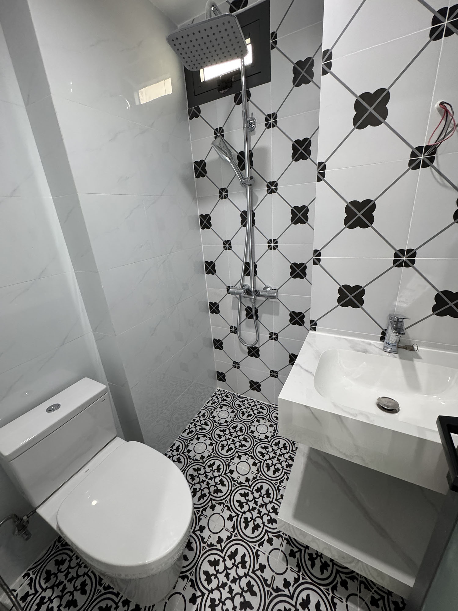 Biệt thự mini 3 lầu, t.kế Tân Cổ Điển, Full n.thất, hẻm ôtô Cầm Bá Thước - Cạnh Phố Ẩm Thực PXLong